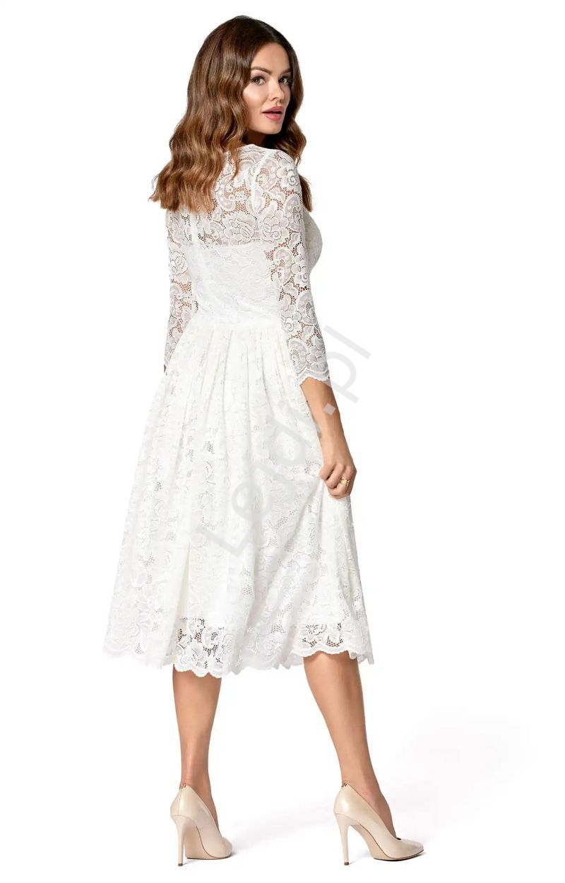 Koronkowa sukienka rozkloszowana w biało kremowym kolorze