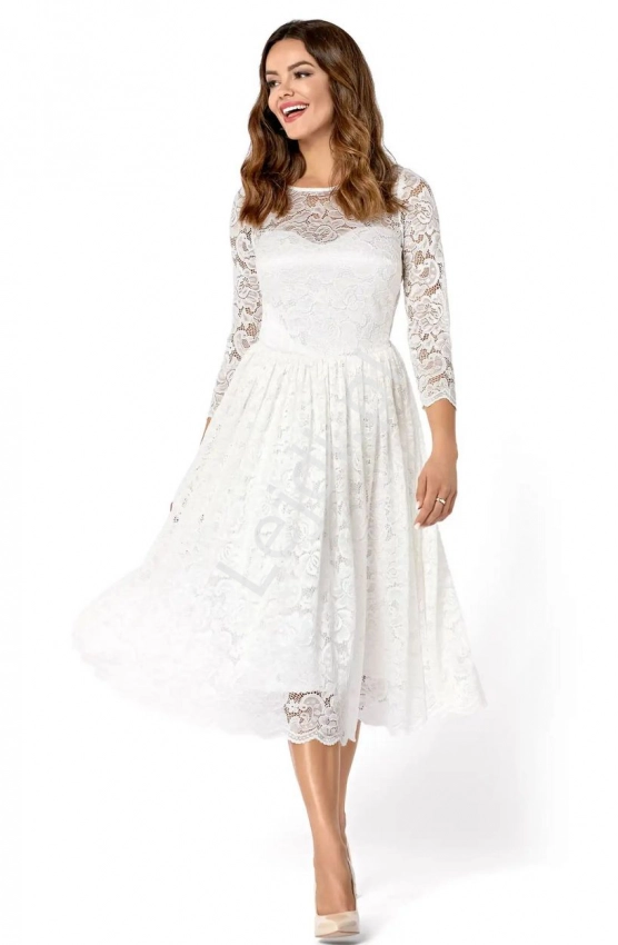 Koronkowa sukienka rozkloszowana w biało kremowym kolorze KM302