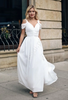  Kremowo biała sukienka ślubna w romantycznym stylu