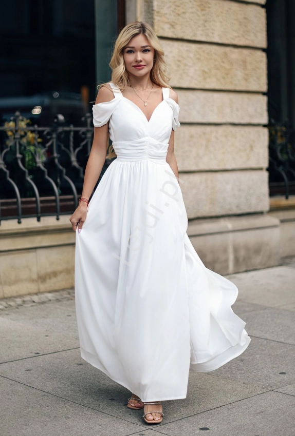 Kremowo biała sukienka ślubna w romantycznym stylu  KM315