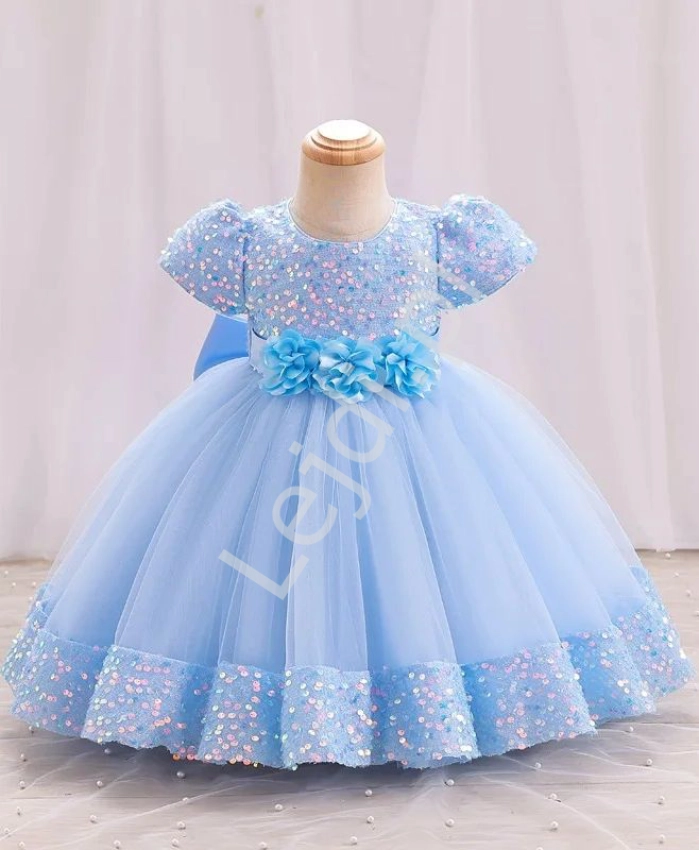 Krótka błękitna sukienka wieczorowa dla dziewczynki z cekinami i kwiatkami 153
