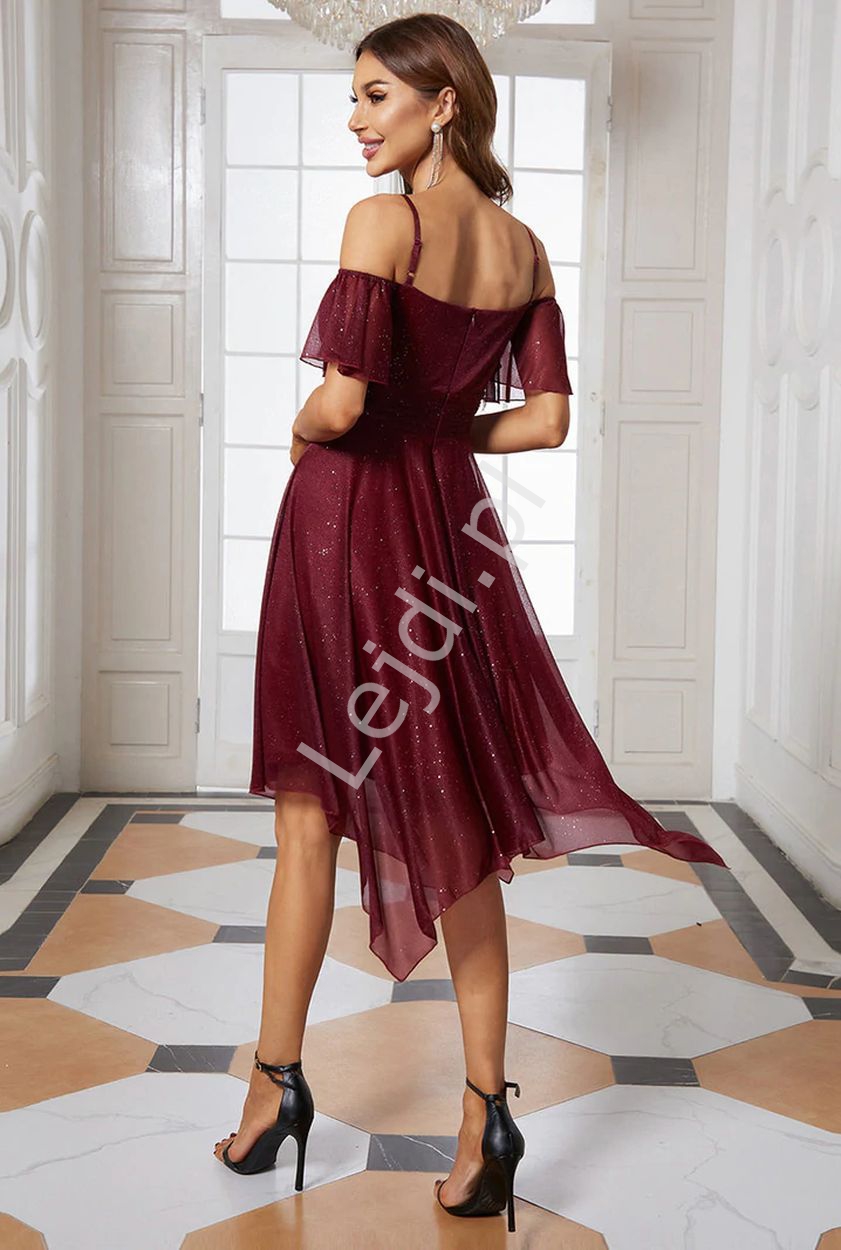 Krótka sukienka asymetryczna w kolorze burgundowym z połyskującym brokatem
