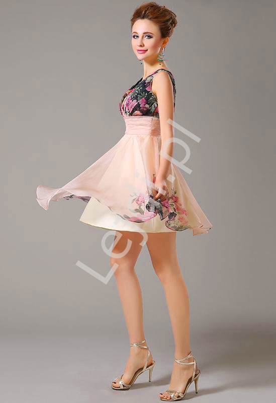 Krótka sukienka w kwiaty na wesele, studniowkę, bal