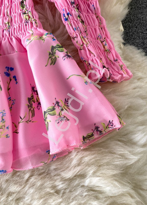 Landrynkowo różowa sukienka letnia w kwiaty