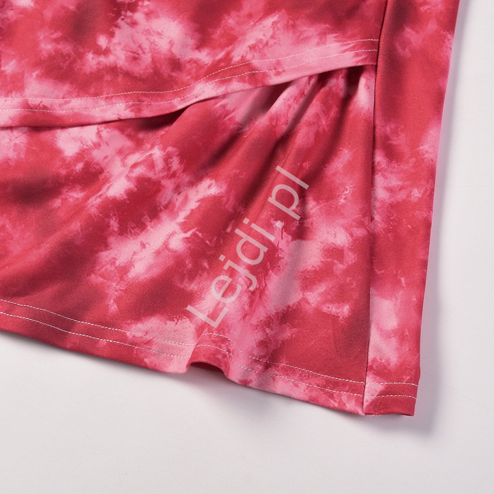 Letnia sukienka w różowym kolorze z wzorem tie dye 6533