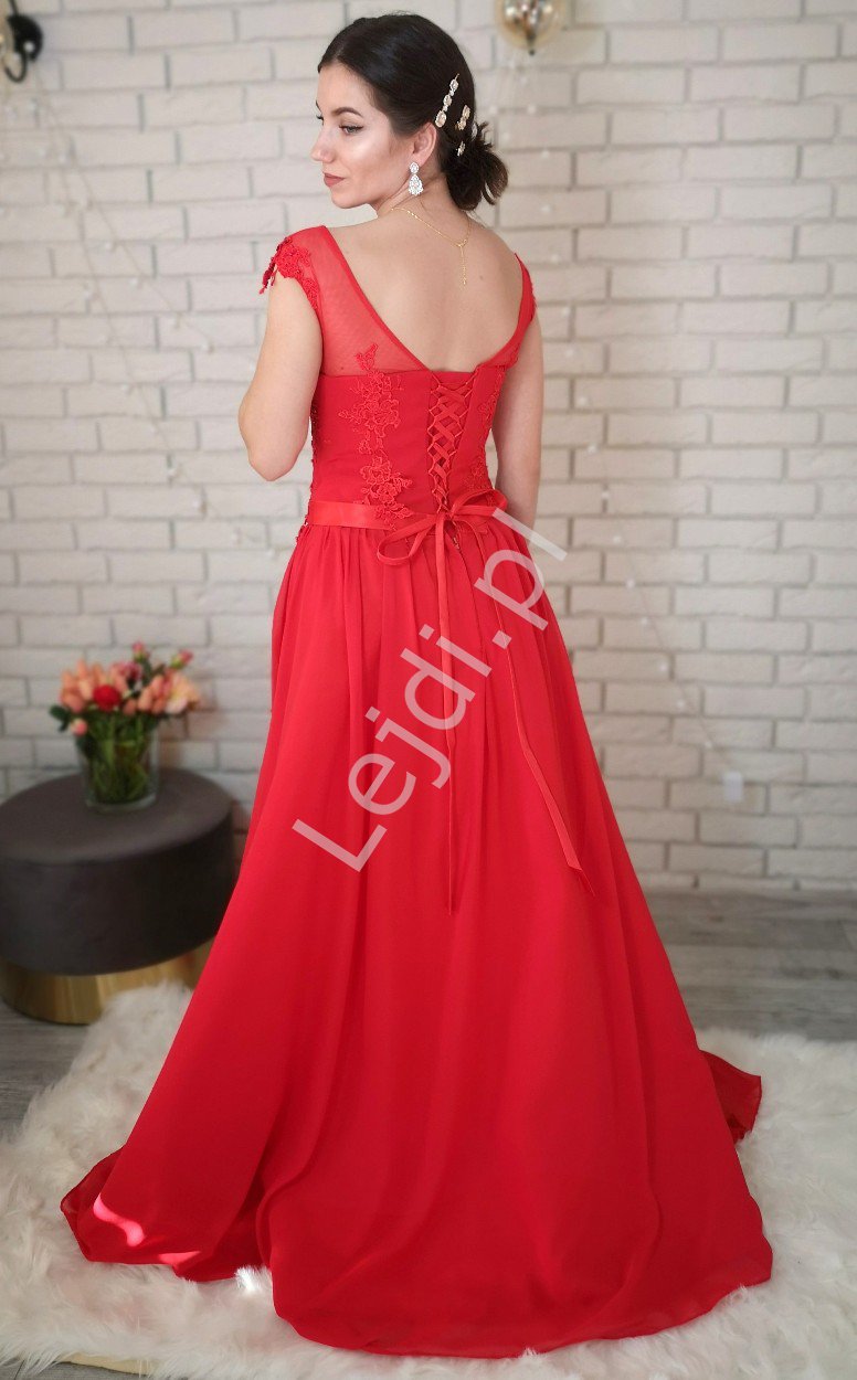 czerwona sukienka gorsetowa