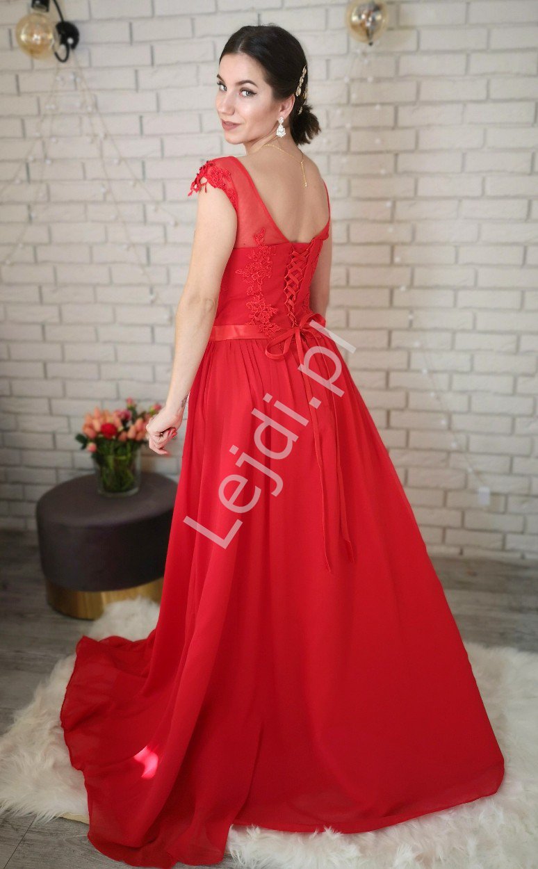 Czerwona suknia na wesele