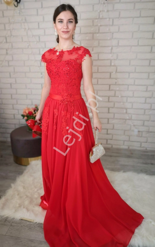 Luksusowa czerwona suknia z perełkami i koralikami