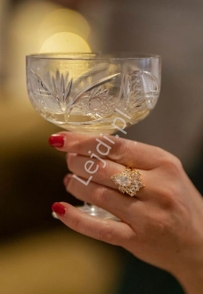  Luksusowy pierścionek pozłacany z kryształkami