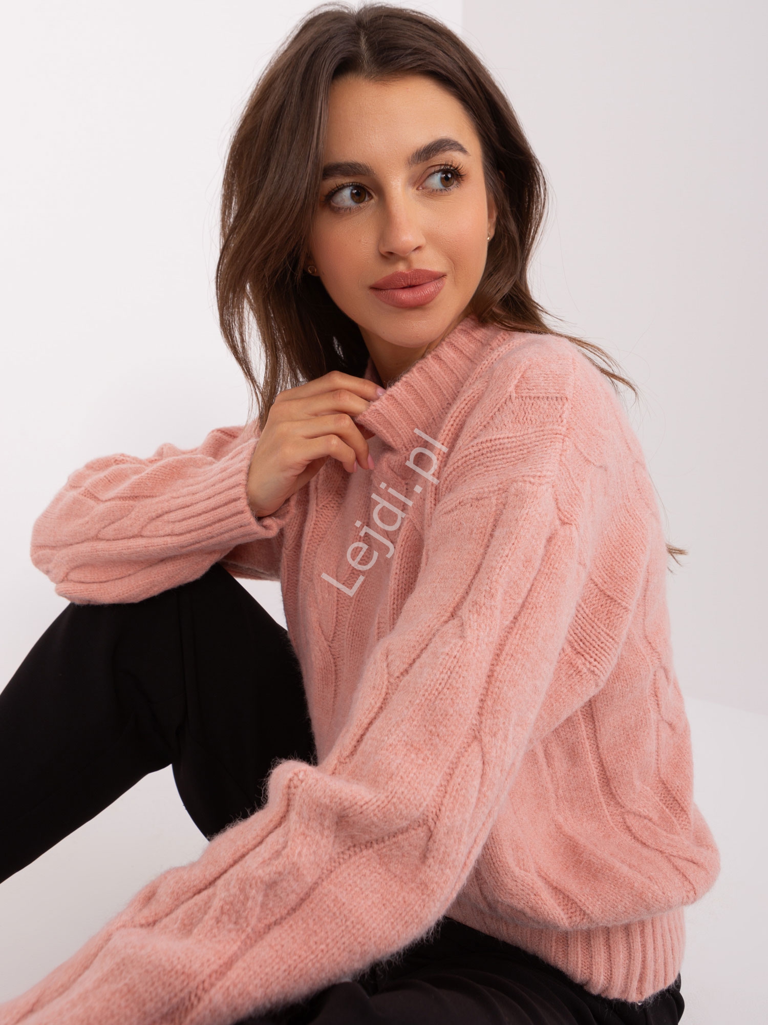 różowy sweter damski