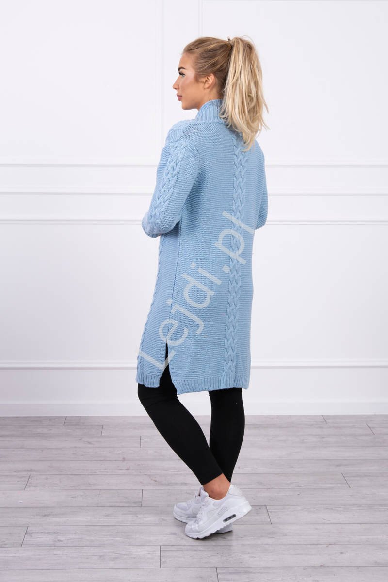 Narzutka swetrowa z warkoczami błękitna 