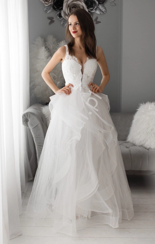 Oszałamiająca suknia ślubna Fracuska z wspaniałym dołem