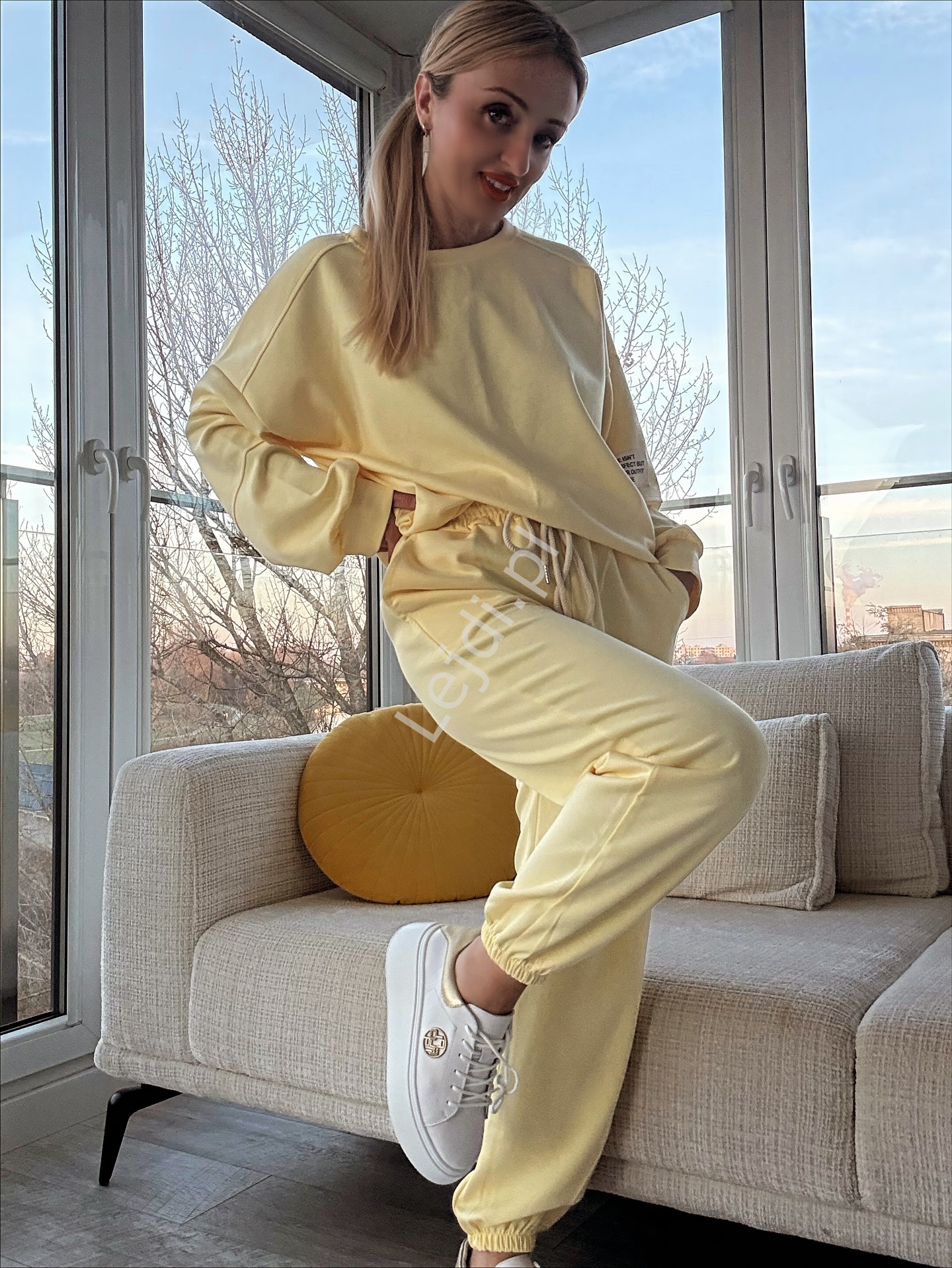 Pastelowo żółty komplet z wiskozy bluza + spodnie , dres masełko 7065P Life Is Not Perfect