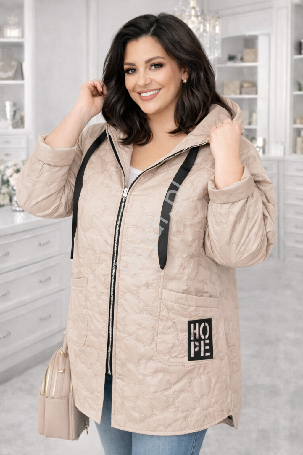 Pikowany płaszcz Plus Size beżowa pikowanie kwiatki z napisem HOPE Best Version Of You