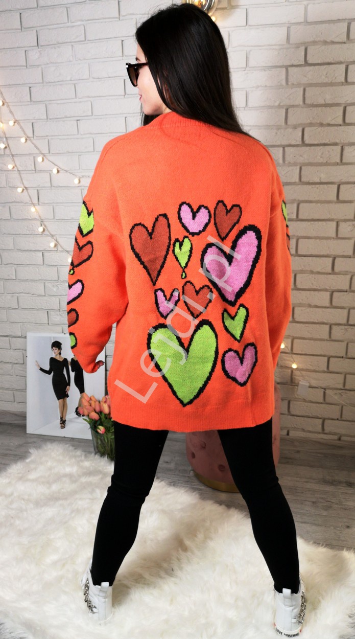 Pomarańczowy sweter w serca z misiem zdobionym cyrkoniami i cekinami