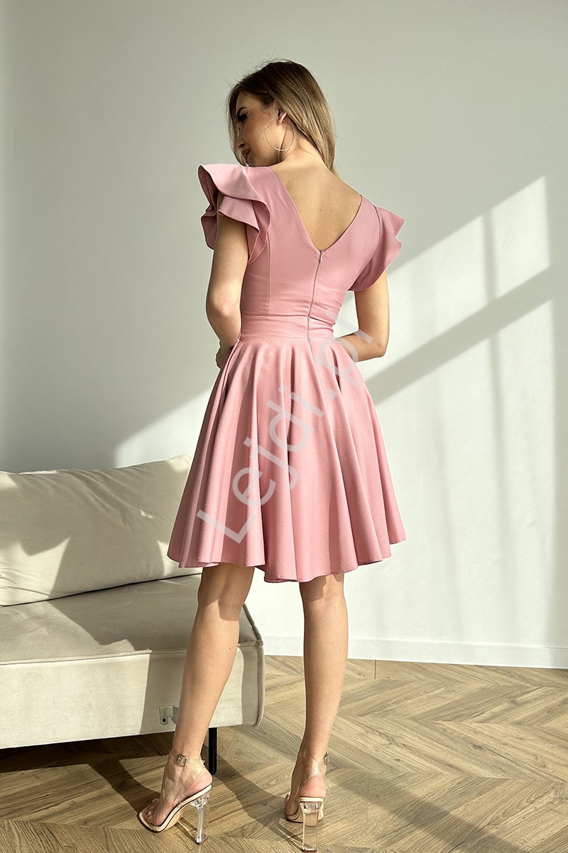 Przepiękna sukienka rozkloszowana z falbankami w pudrowo różowym kolorze 