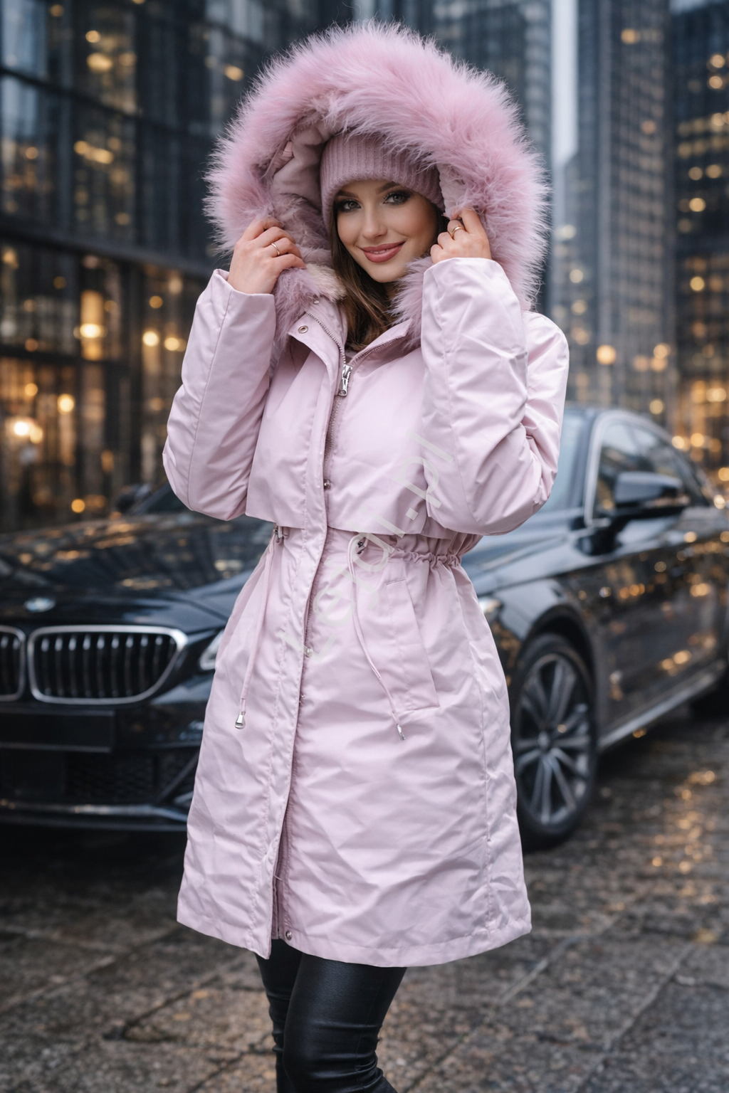 Pudrowo różowa parka zimowa z futrem na kapturze 9791
