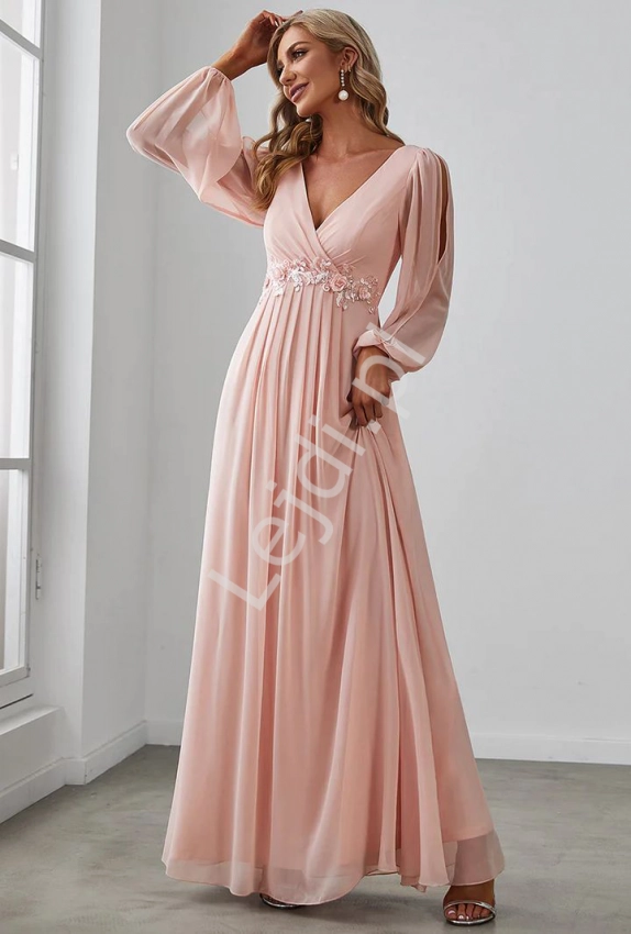 Pudrowo różowa sukienka wieczorowa z oryginalnym rozciętym rękawem 0461