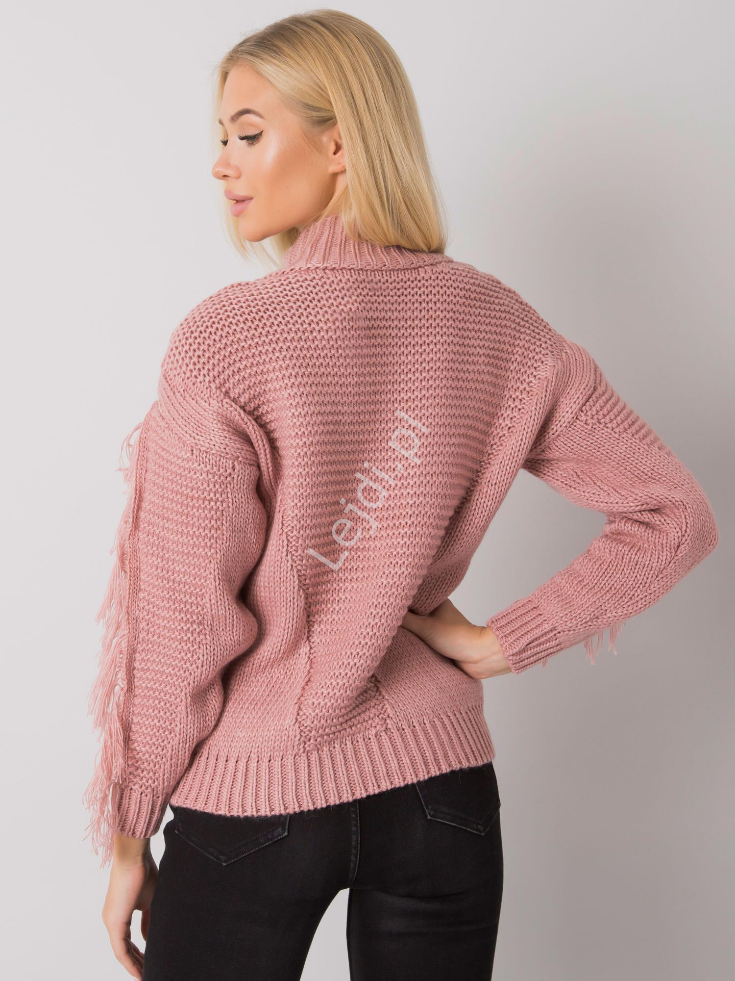 sweter z frędzlami