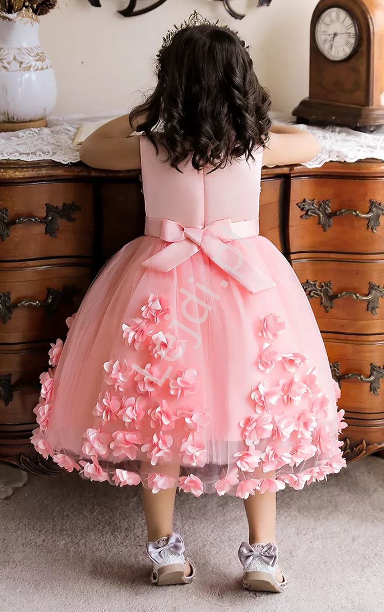 Jasno różowa sukienka dla dziewczynki na wesele, na urodziny