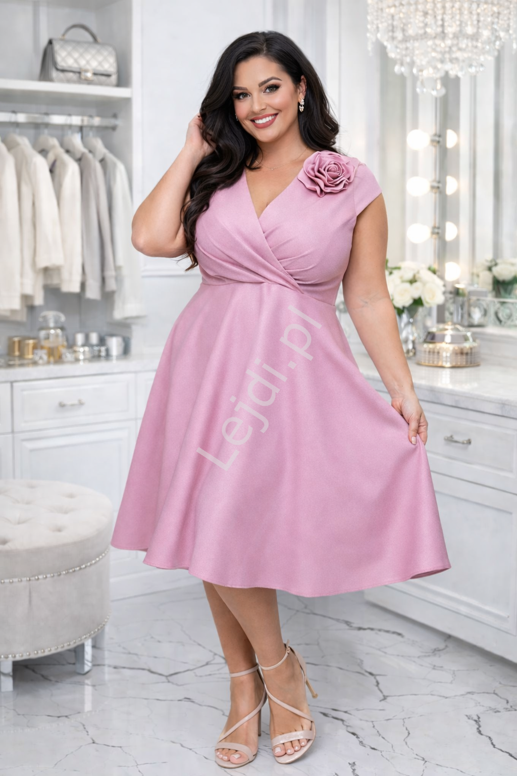 Pustynno różowa sukienka z różą na ramieniu NINA r.36 - r.50 PLUS SIZE