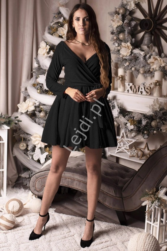 Rozkloszowana sukienka welurowa w czarnym kolorze, rozmiary od 34 do 52, m439