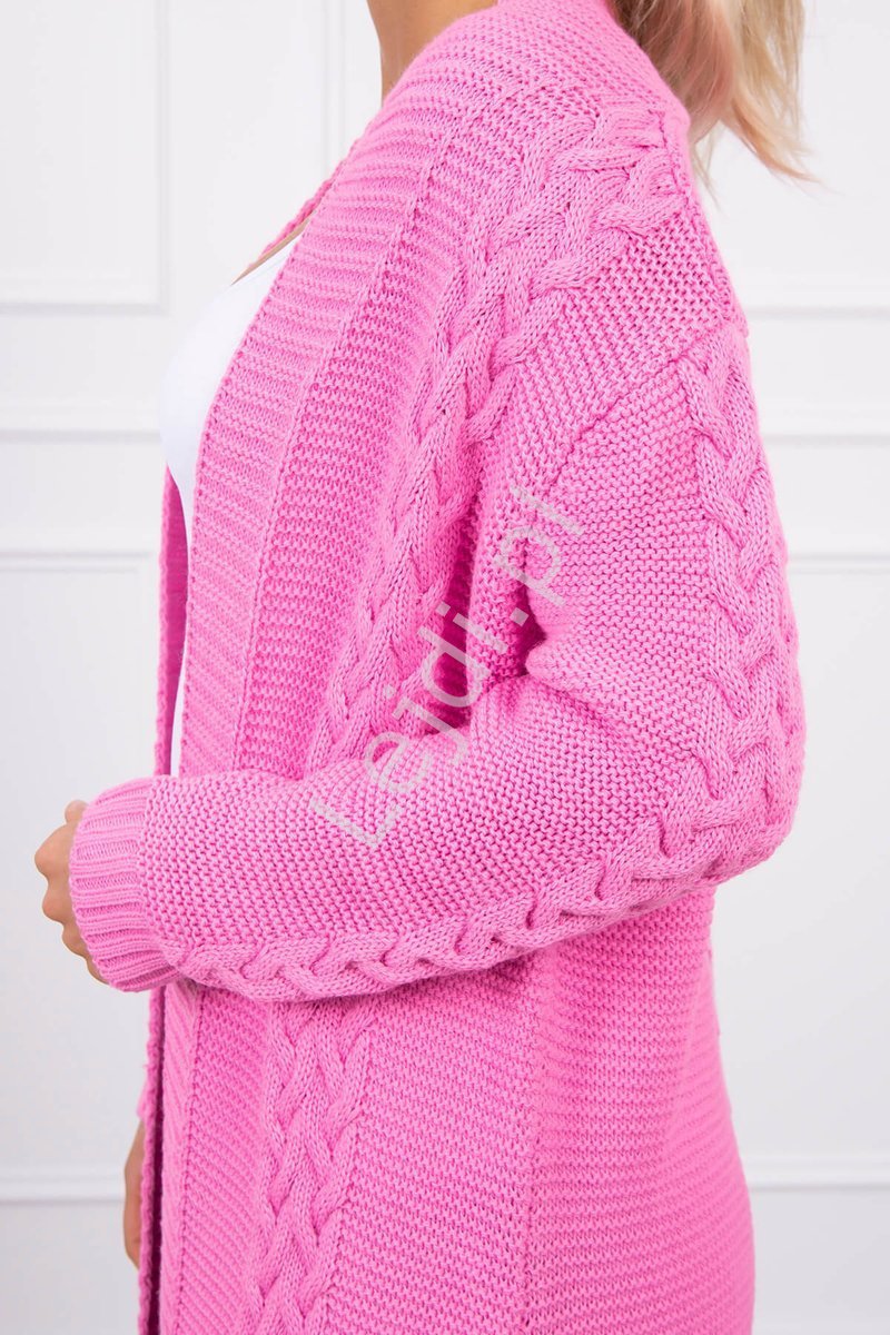 Różowa narzutka swetrowa z warkoczami, wełniany kardigan 