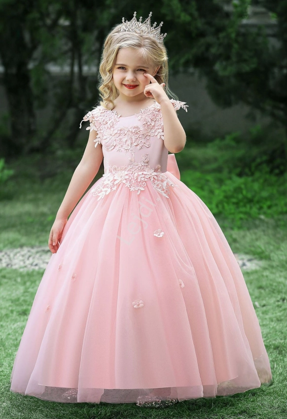 Różowa sukienka z małymi kwiatuszkmi na tiulu  280
