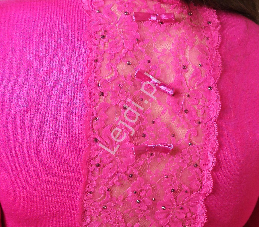 Różowa suknienka swetrowa, imitacja kołnierzyka, koronka na plecach  8058