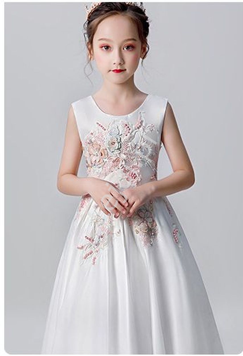 Satynowa suknia wieczorowa dla dziewczynki z kwiatowy haftem i perełkami 162