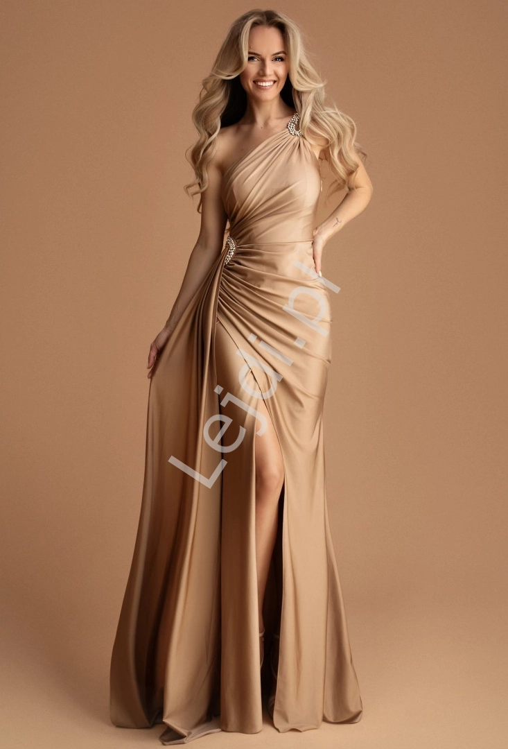 Satynowa złota suknia na jedno ramię z kryształową ozdobą Rosalinda 2502