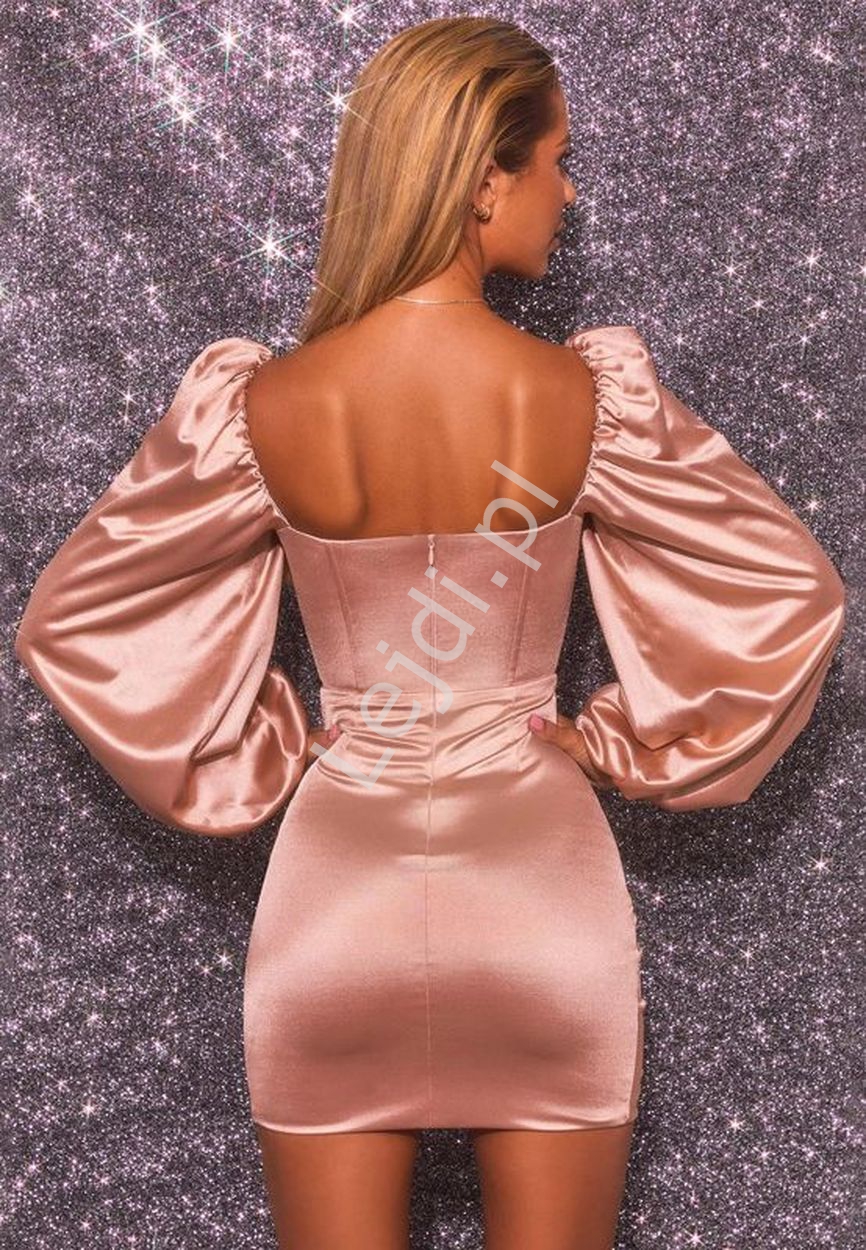Seksowna sukienka satynowa w jasno różowym kolorze