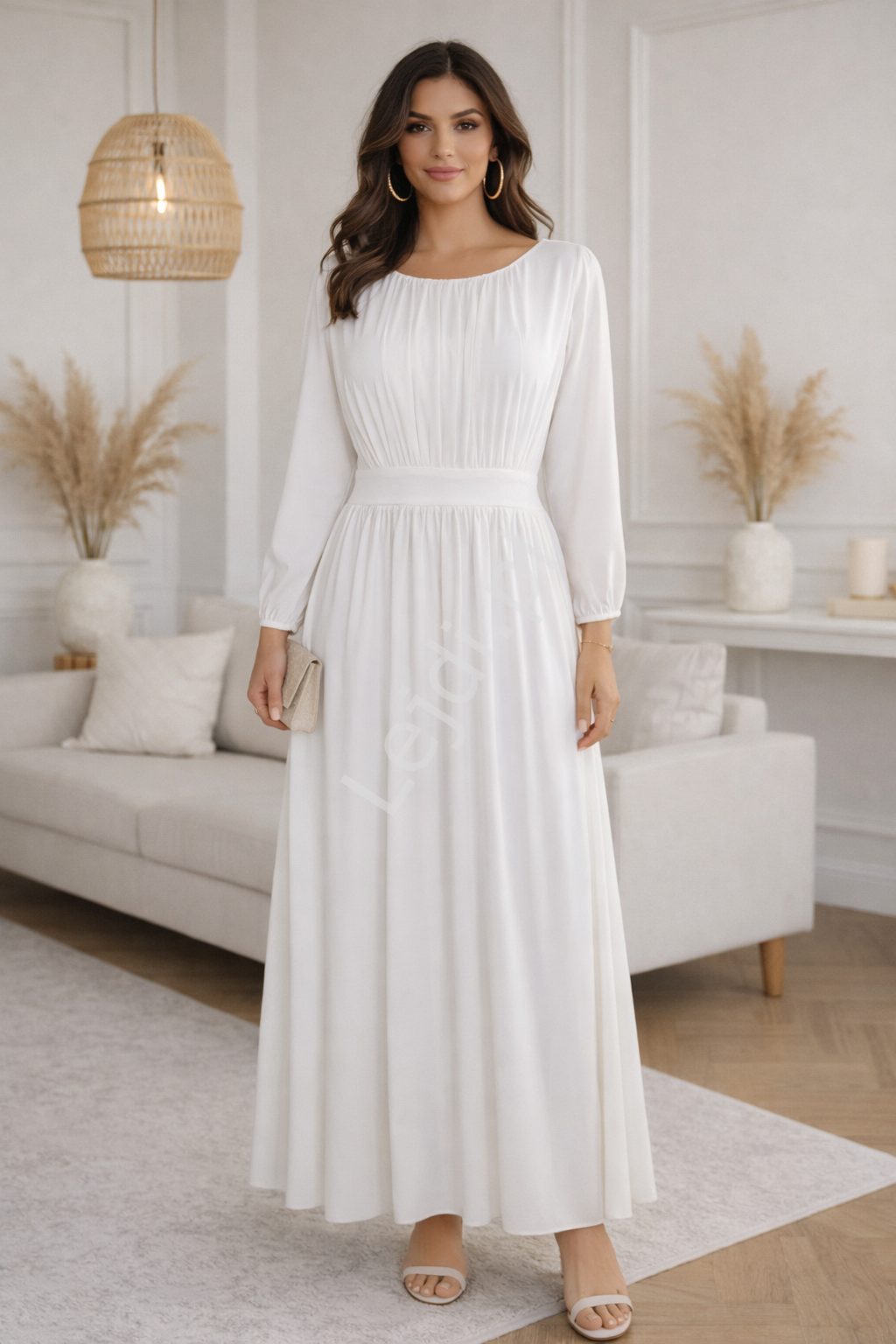 Ślubna skromna sukienka o wyszczuplającym kroju, minimalistyczna sukienka ślubna, elegancka suknia ecru