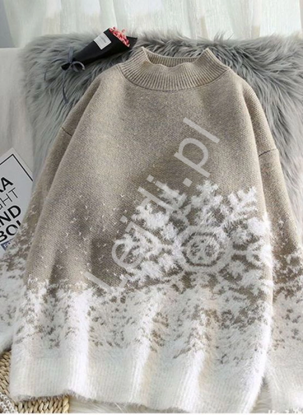 Stylowy sweter damski w zimowym klimacie, ciepły sweter khaki z białą śnieżynką 3531