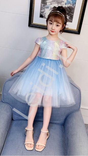 Sukienka dla dziewczynki z brokatem i gwiazdkami tęczowo błękitna