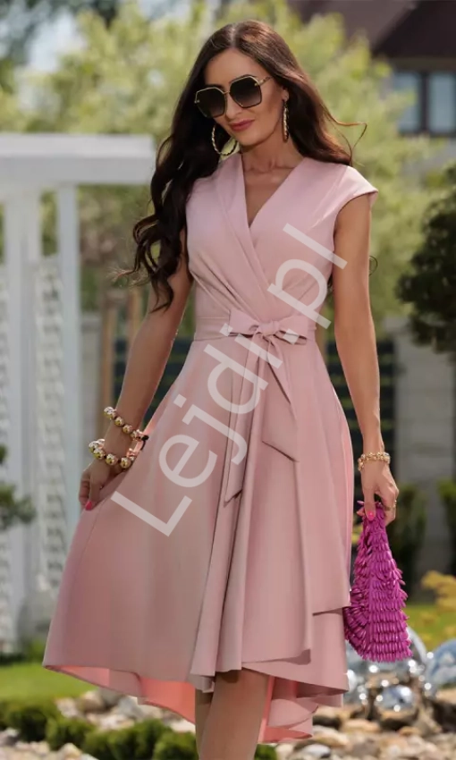 Sukienka midi na szerszych ramiączkach Chiara pudrowo różowa
