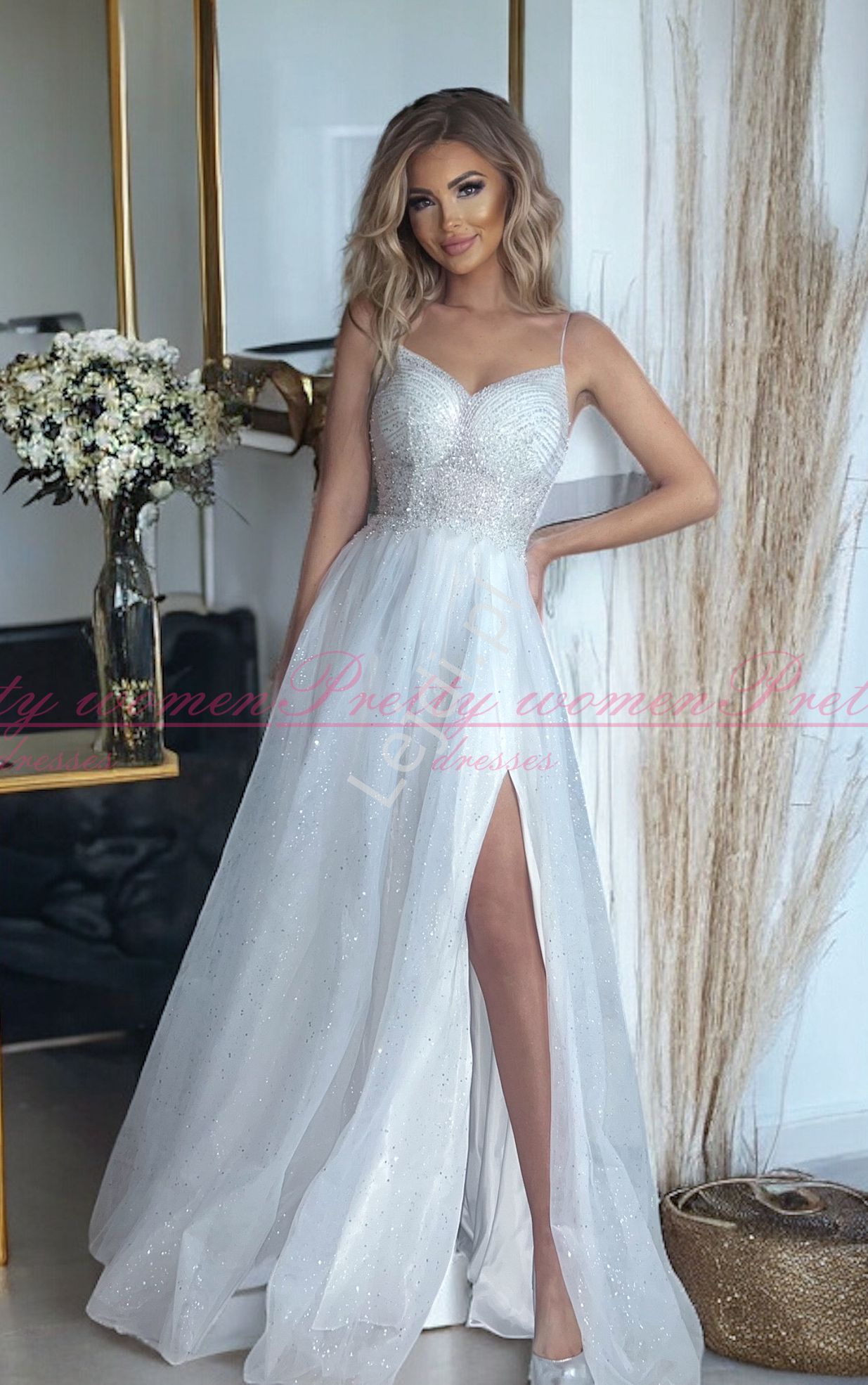 Sukienka ślubna zdobiona koralikami krój księżniczka, biała sukienka dla Panny Młodej