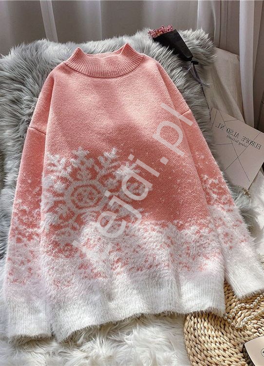 Świąteczny sweter jasno różowy z białą śnieżynką 3531 - Lejdi