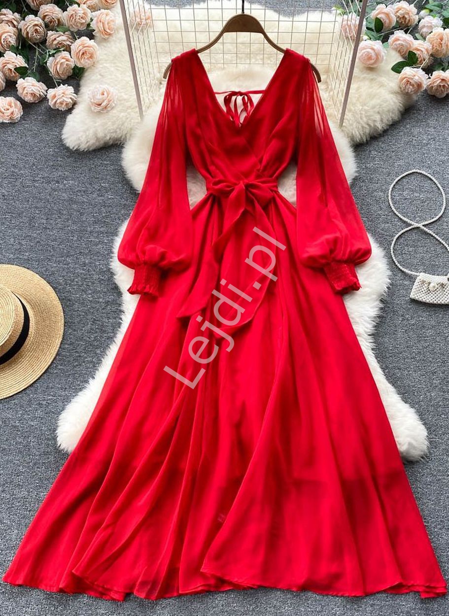 Szyfonowa sukienka czerwona z rozkloszowanym spódnicą