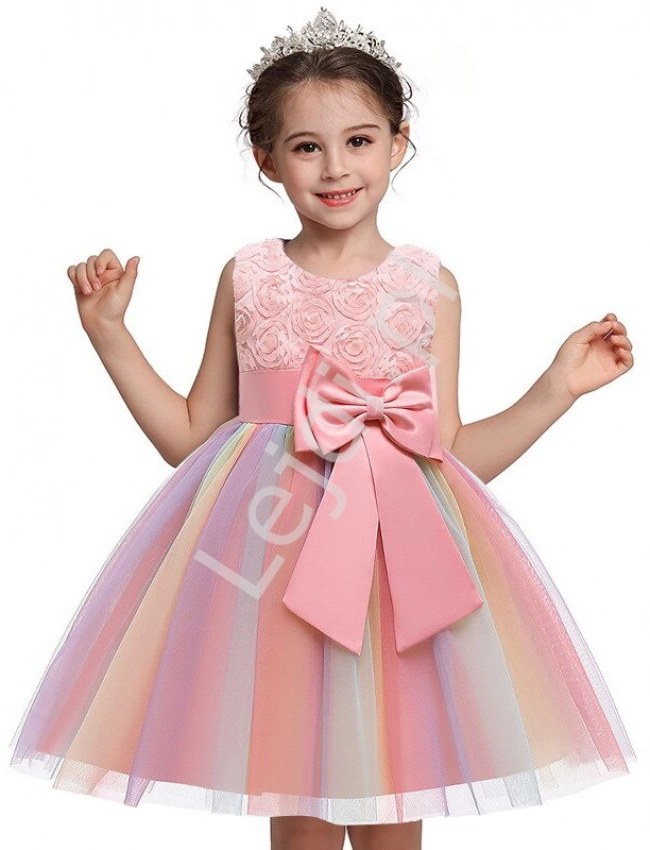 Tęczowa sukienka dla małej dziewczynki z różyczkami jasny róż 147