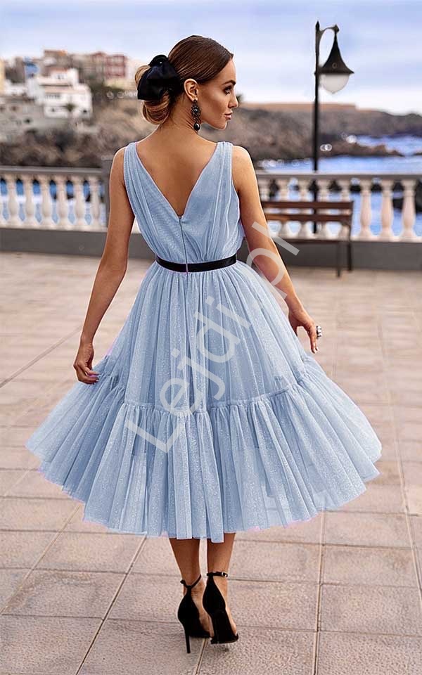 Tiulowa błękitna sukienka połyskująca brokatem Paris