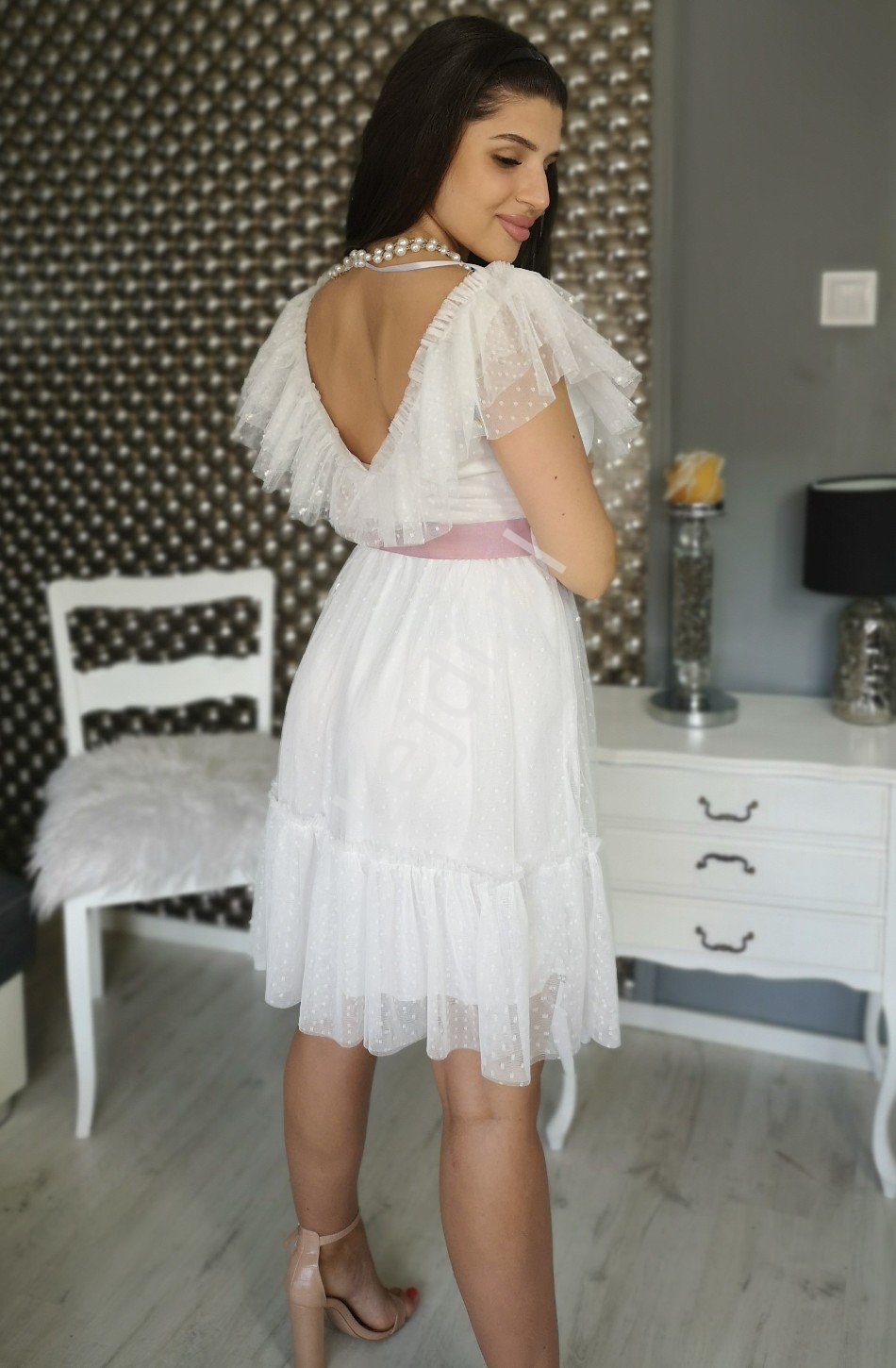 biała tiulowa krótka sukienka w groszkibiała tiulowa krótka sukienka w groszki