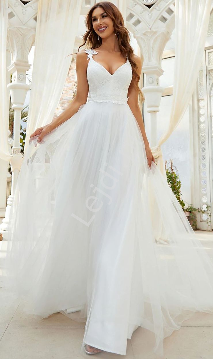 Tiulowa sukienka ślubna z koronkową górą