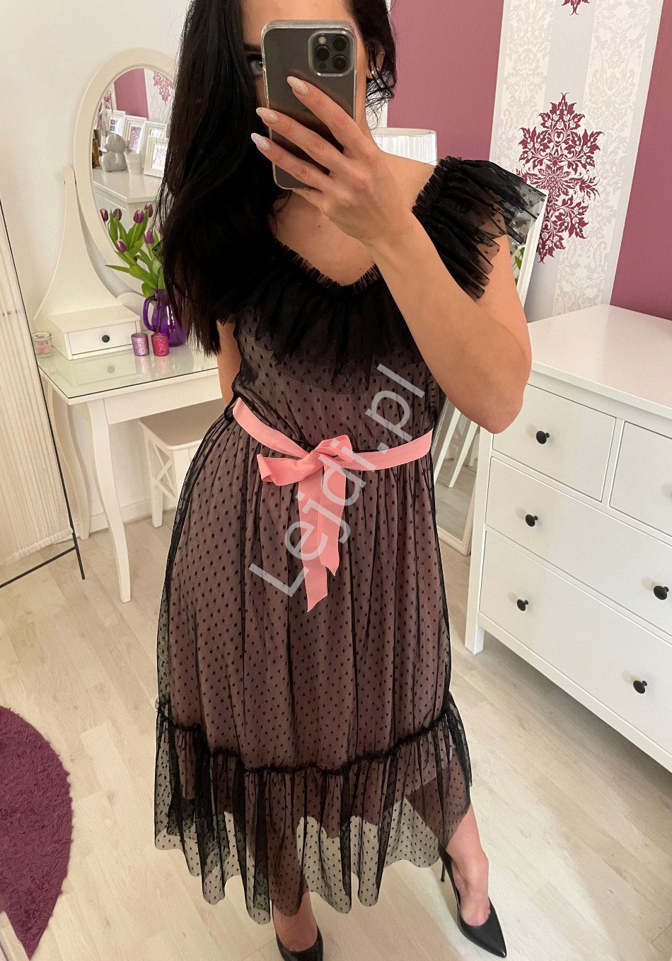 Tiulowa sukienka w groszki z pudrowo różową podszewką Tiana