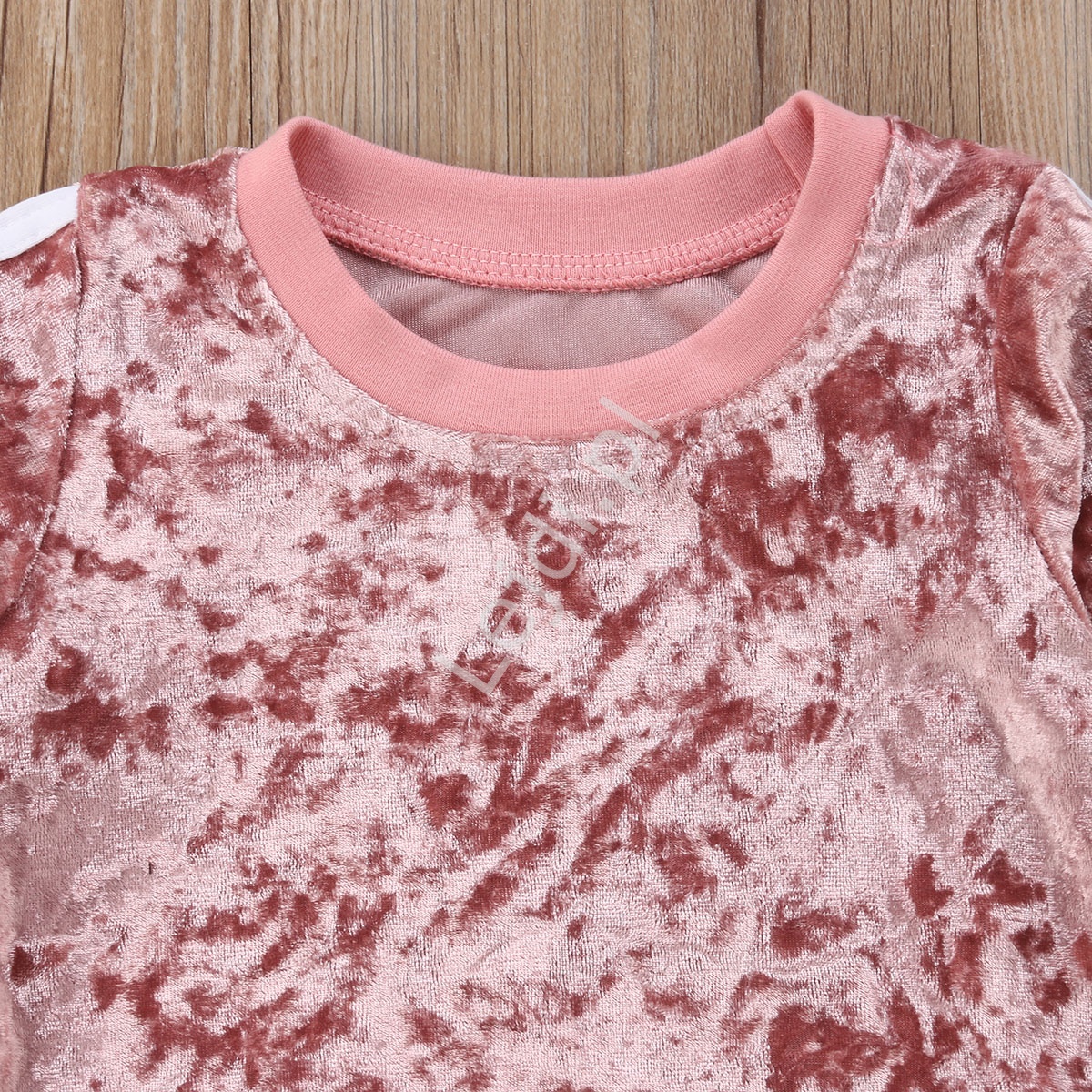Welurowy dres dla dziewczynki w kolorze brudnego różu 554
