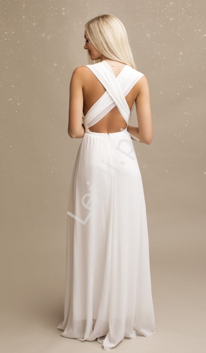 Biała sukienka ślubna z modnym wiązaniem na wiele sposobów