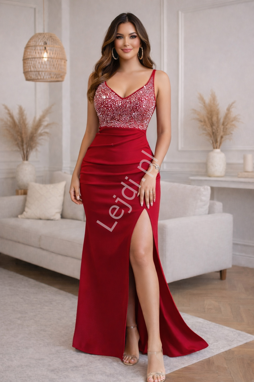 Wieczorowa sukienka na wesele z kryształkowym zdobieniem bordowa 1081