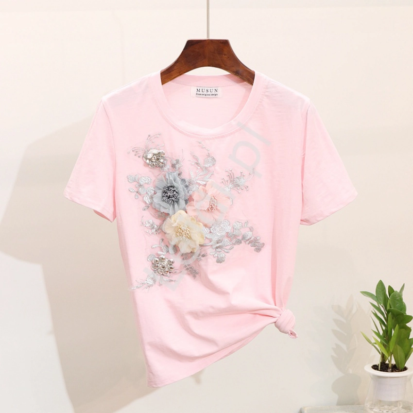 Jasno różowy t-shirt z kwiatami 3D