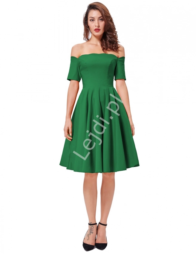 Zielona sukienka pin-up z falistym dekoltem - carmen style