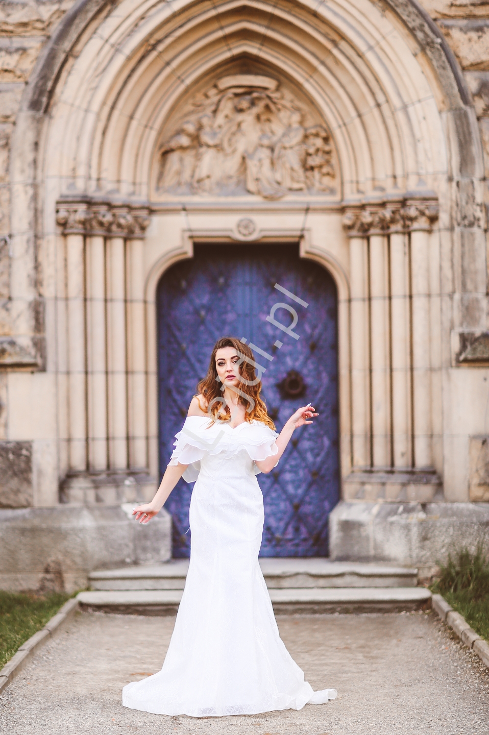 biała sukienka na ślub kościelny